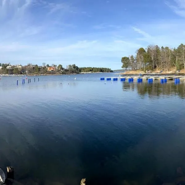 Small Seaside Cottage, хотел в Tyresö