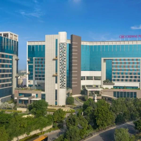 Crowne Plaza Greater Noida, an IHG Hotel, хотел в Грейтър Нойда