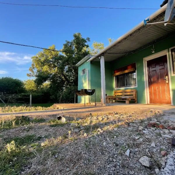 Cómodo apartamento en Minas, con amplio fondo y entrada para vehículo, hotel Minasban