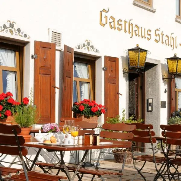 Gasthaus Weingut Stahl, מלון בלורך אם ריין