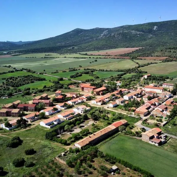 Casa en Las Minas de Ojos Negros, hotel em Monreal del Campo