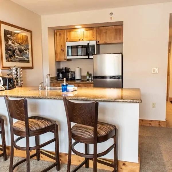 1bd SUITE 504 Perfect Location with Pool and Hot Tub, hotel Crested Butte-ban