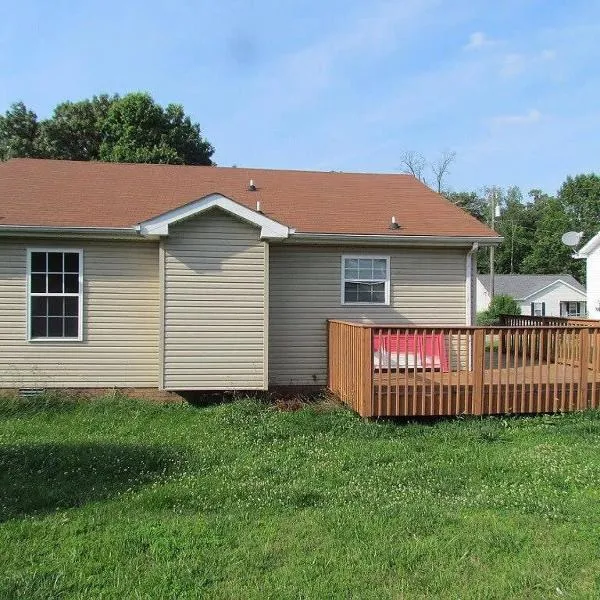 Beautiful cul-de-sac home!!! with a FENCED IN YARD!, hotel sa Clarksville