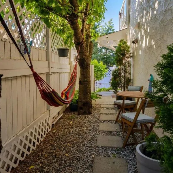 Cherry Lane Suite - studio ground suite w garden، فندق في باركسفيل