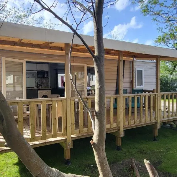 Viesnīca Mobil-home 5 pers climatisé - Plage et forêt - Camping Les Oyats Seignosse pilsētā Kapbretona