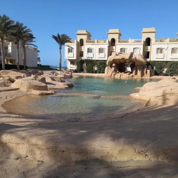 Chalet in Belagio Ain Sokhna, hotell i Az Za‘farānah