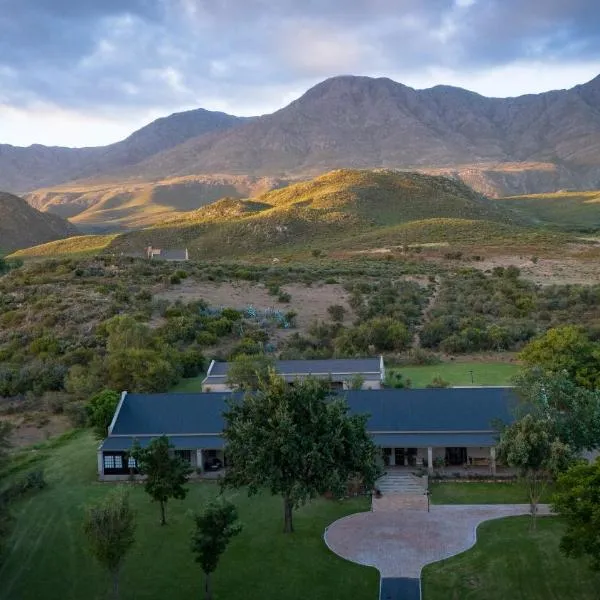 Swartberg Private Game Lodge، فندق في أوتشورن