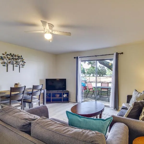 Airy Biloxi Condo with Patio Walk to Beach! โรงแรมในกัลฟ์พอร์ต