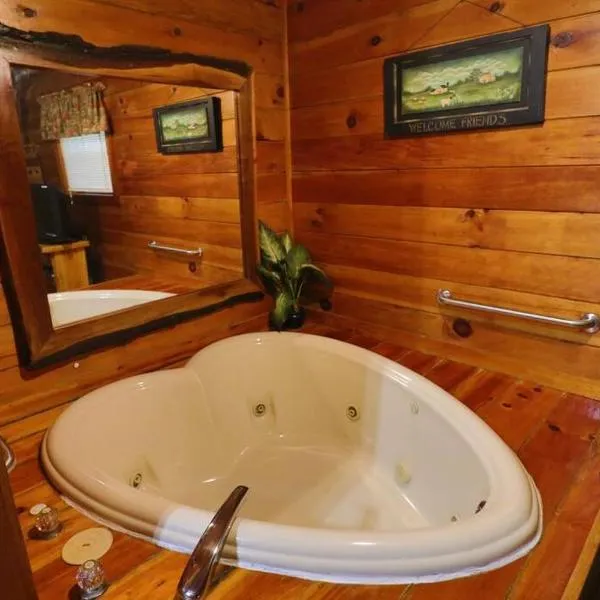 Alpine Mountain Sweetheart Cabin Jacuzzi #6, hotel em Helen