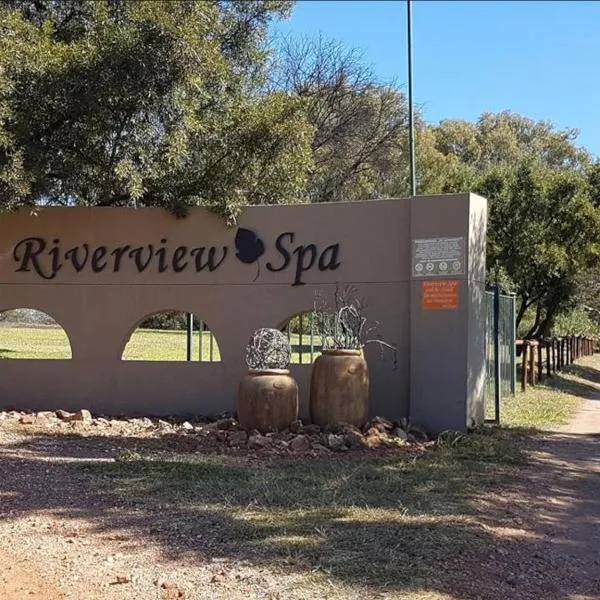 Riverview Spa Bed and Breakfast, hotel v mestu Krugersdorp