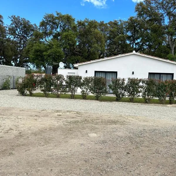 Villa Climatisée avec Terrasse et Parking, hotel din Sari Solenzara