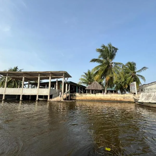 Hotel Germain - Ganvié Holiday Resort, hotelli kohteessa Porto-Novo