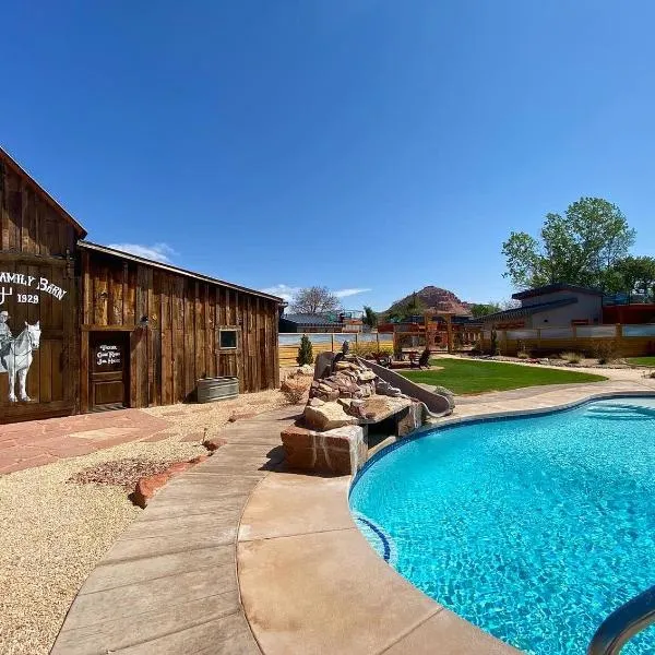 Timber & Tin G 2Bed 2Bath w Pool & Rooftop Deck, hotel a Kanab