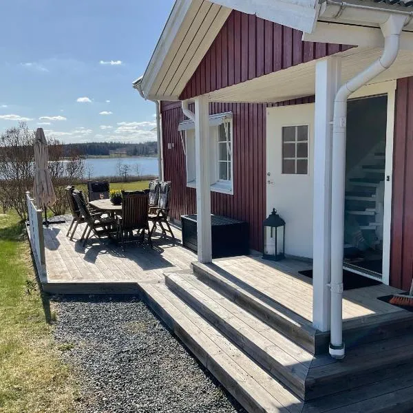 Villa med sjöutsikt, hotel en Fors