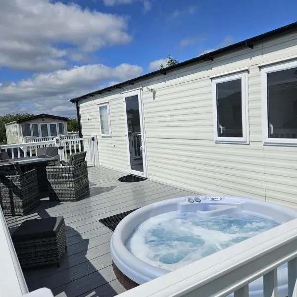 Luxury Caravan 3 Bedroom 8 Berth With Hot-tub 2 Nights Minimum Booking Please: Lincoln'da bir otel