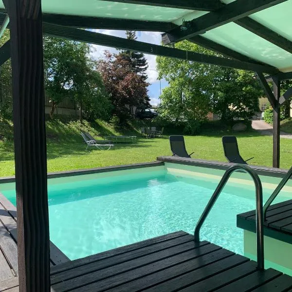 Villa mit Pool und Grillplatz in Regensburg, hotel en Regensburg