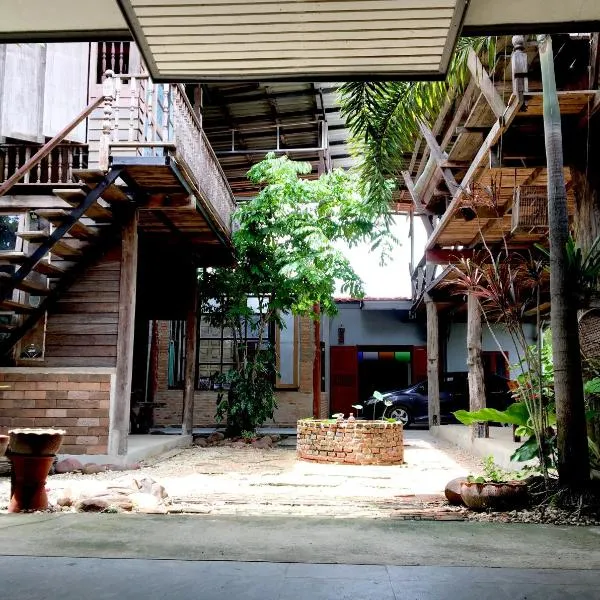 Baan Mali Lampang Homestay, hotell i Lampang