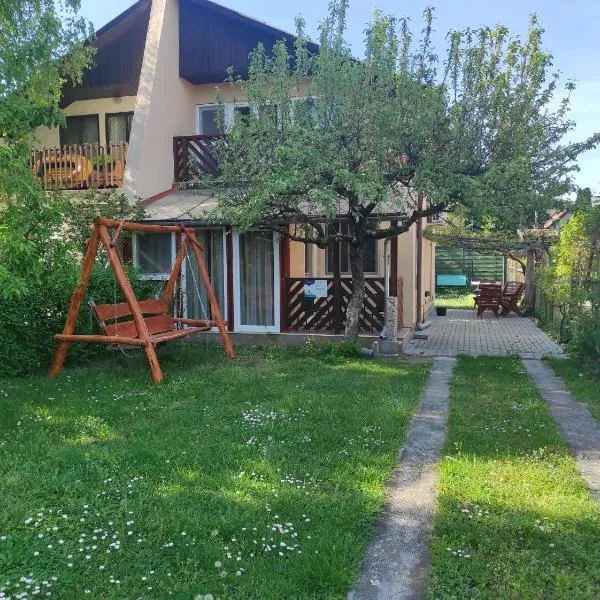 Tavasz apartman – hotel w mieście Balatonfenyves