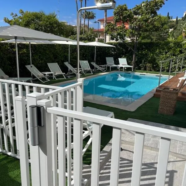 Résidence Carlton - Rénovée avec Piscine, hotel a Beaulieu-sur-Mer