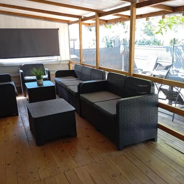 Camping les Arbouses - La belle vie - Mobil home 6-8 pers clim terrasse plancha، فندق في لو كاستليت