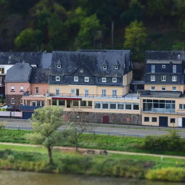 Hotel Briedeler Haus，摩澤爾河畔的策爾的飯店