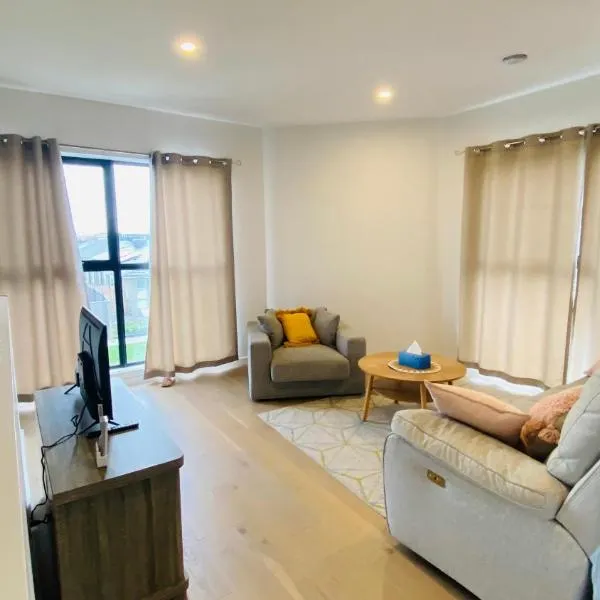 New 3 Bedroom Town House on Clyde, hotel en Frankston