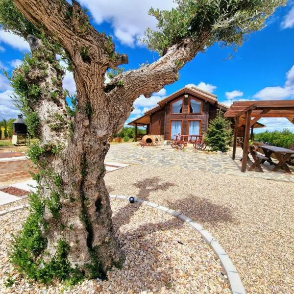 Casa rural Cabaña de la Huerta โรงแรมในLos Navalucillos