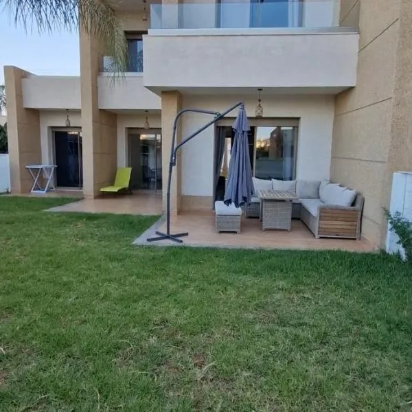 Maison calme dans une résidence fermée avec vue sur la piscine et le jardin, Résidence Tamaris à Marina, hotel v mestu Saïdia