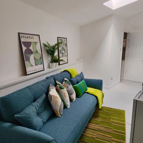 Denfi Studio Apartment, hotel em Purley