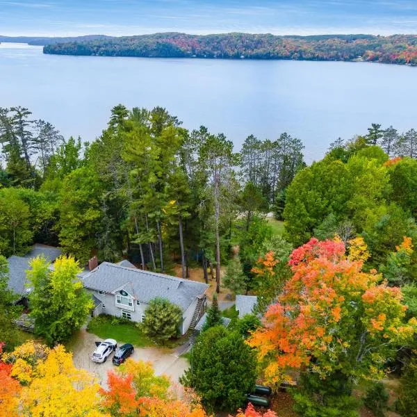 Muskoka Waterfront Retreat, hotel u gradu 'Huntsville'