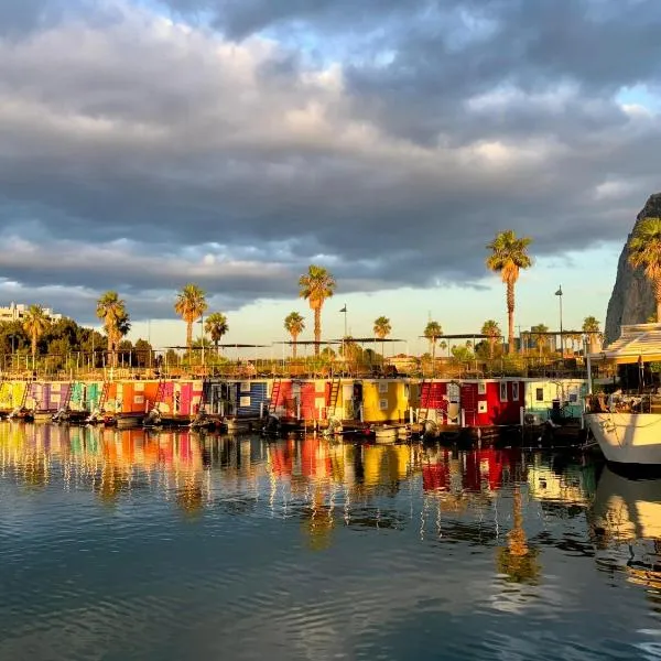 Boat Haus - Mediterranean Experience (Alcaidesa), hotel v destinácii La Línea de la Concepción