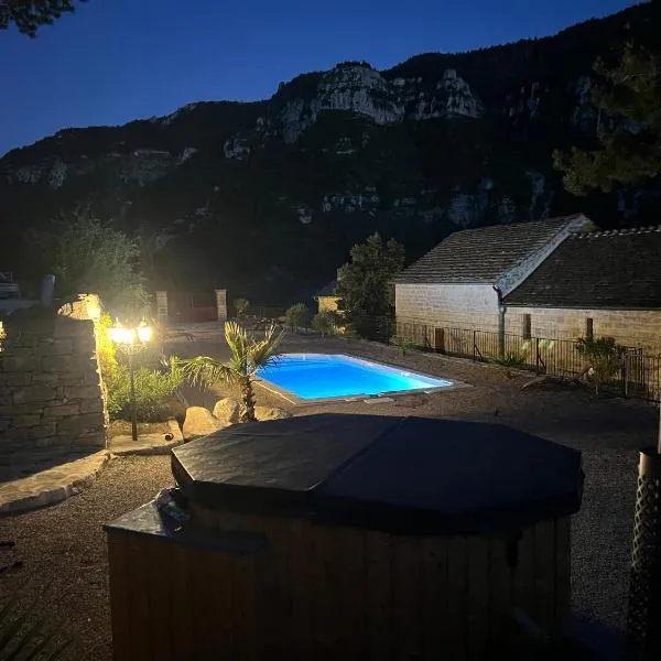 Manoir du Charme dans les Gorges du Tarn Causses LOZERE, hotel in Meyrueis