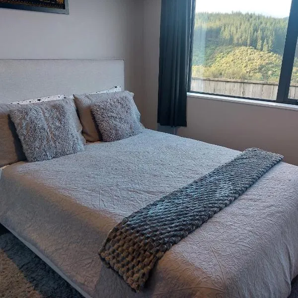 A comfortable room in Upper Hutt with views - Homestay, готель у місті Аппер-Гатт