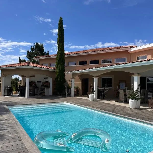 Chambre d hôte village aéronautique Biscarrosse, hotel di Biscarrosse