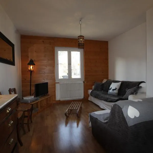 Appartement spacieux a Briancon 86 m² avec vue montagne، فندق في بريانسو