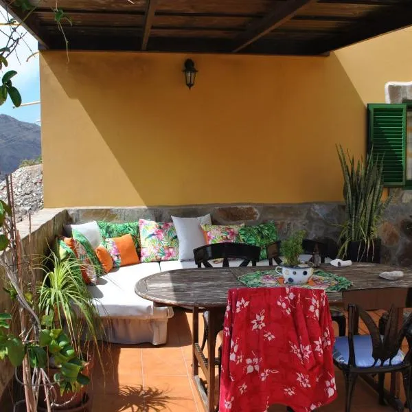 Welcoming House in Mogan with Mountain View, viešbutis Puerto Rike