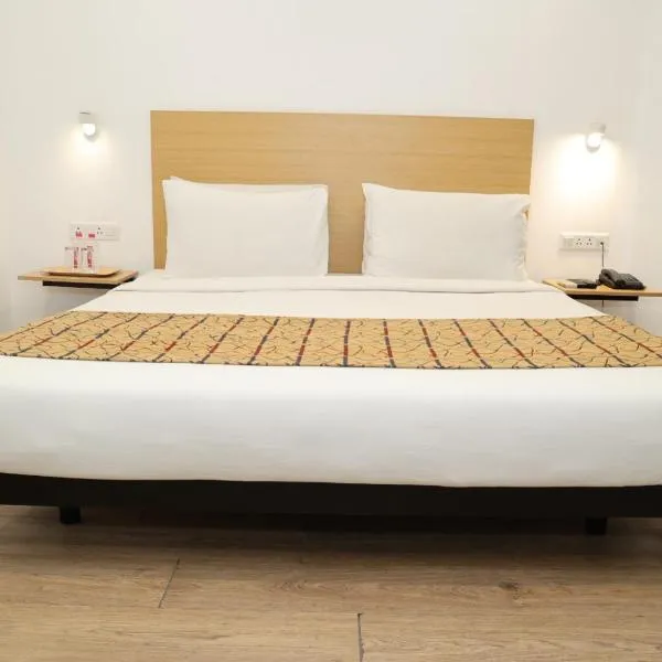 Crayon Hotels, hotelli kohteessa Gandhinagar