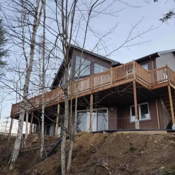 Le Fontainebleau - Magnifique chalet sur le bord de l’eau, готель у місті Lac-Castor