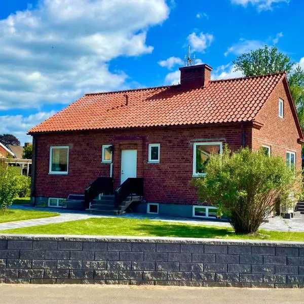 Hus nära naturen och sjö, hotel i Bernalt