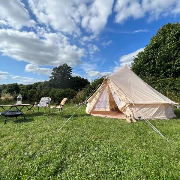 Bell Tent 4m Fossewold Farm Camping, hotel v destinaci Stratford-upon-Avon