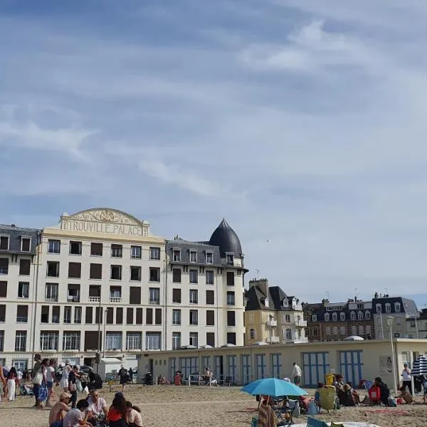 Chez Margot au Palace Trouville, отель в Трувиль-сюр-Мер