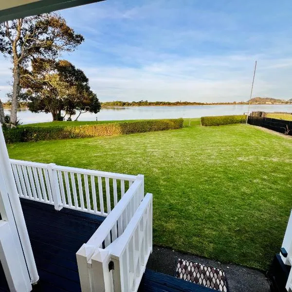 Monarch Cottage on the Estuary, hôtel à Katikati