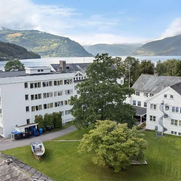 Kinsarvik Fjordhotel, BW Signature Collection、Utneのホテル