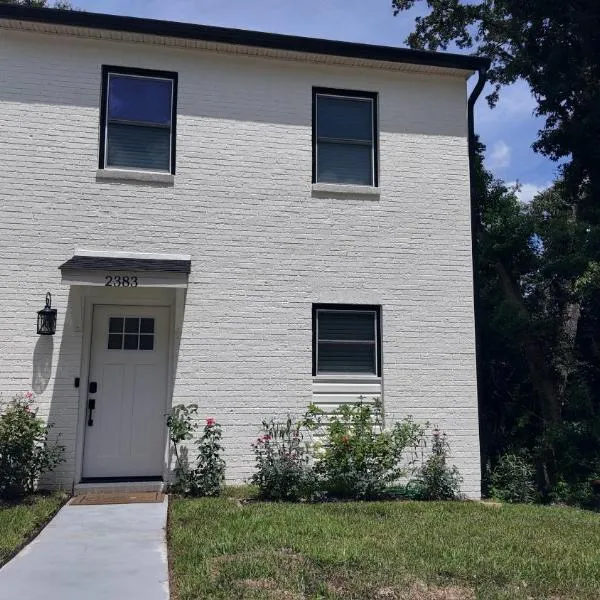 Elegant Townhome with King Bed on Quiet Cul-De-Sac Near I-10, FSU, & FAMU, hotel en Tallahassee