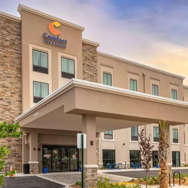 Comfort Inn & Suites Jacksonville - Orange Park Near Naval Air Station, готель у місті Джексонвілл