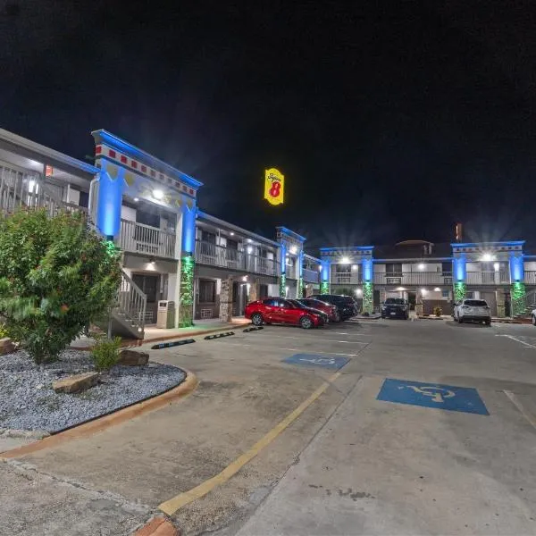 Super 8 by Wyndham McAllen-Downtown-Airport-LA Plaza Mall, hotel sa McAllen