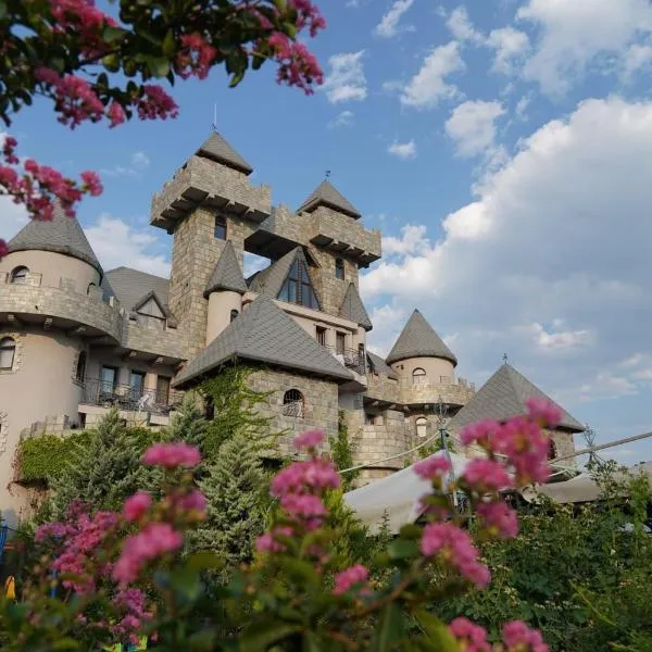 Royal Valentina Castle, hôtel à Kovatchevitsa