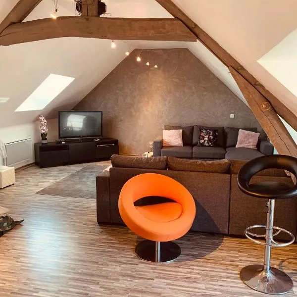 STUDIO et JARDIN Village au bord de l eau Cour et Garage privés, hotell sihtkohas Romilly-sur-Seine