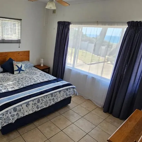 Footprints Beach House, Hotel in Hibberdene