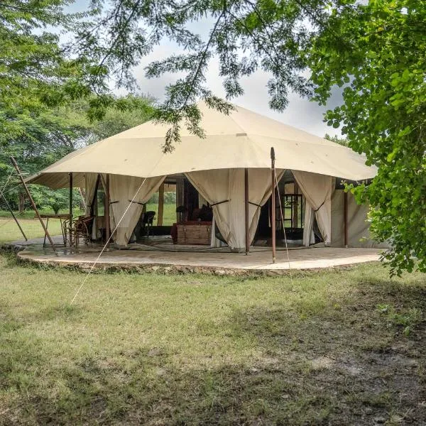 Dolly Farm & River Camp, Luxury Tents, hotel din Mbuguni